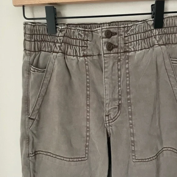 American Eagle Outfitters Lyocell Blend Cargo Pants Relaxed Fit Size 6 - Picture 3 of 9